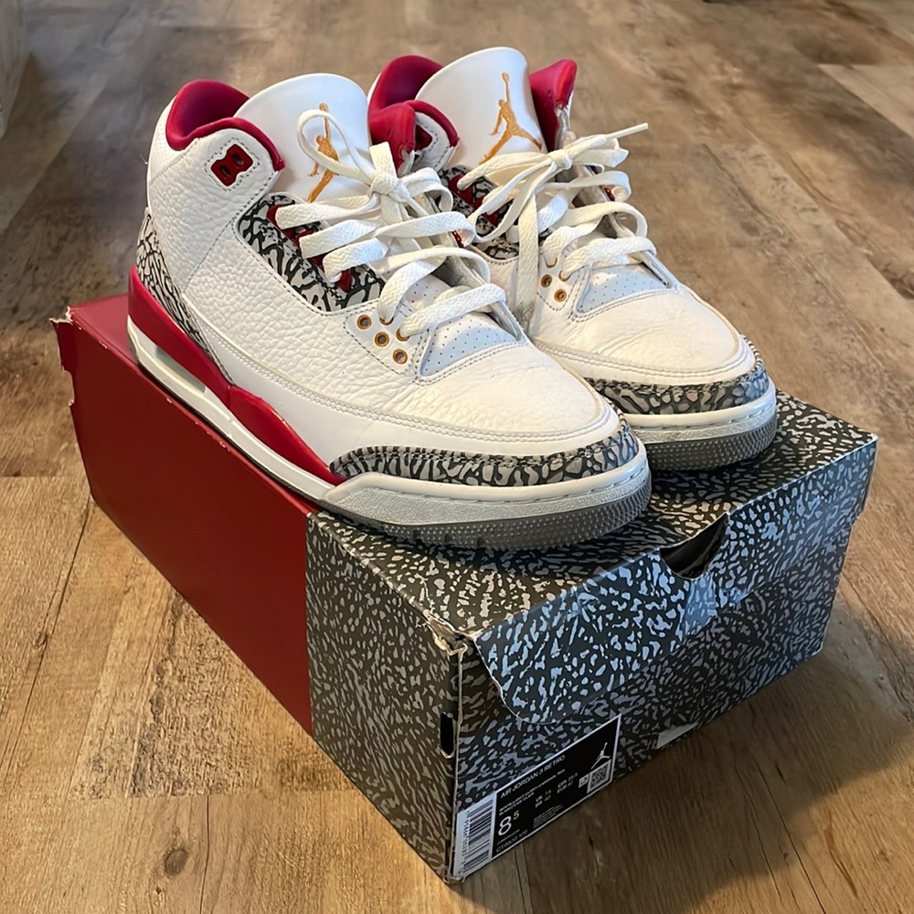 Air Jordan 3 Retro size 8.5